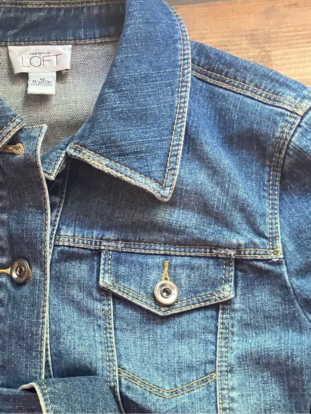 Ann Taylor LOFT Short Jean Jacket Chest Pockets Sz 10 Excellent Condition